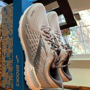 BROOKS WOMENS Adrenaline GTS 21 Running Shoe New In Box